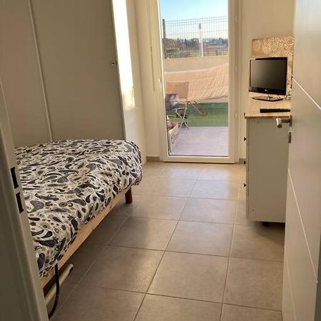 Appartement Rdc Avec Parking Prive La Fare-les-Oliviers Buitenkant foto