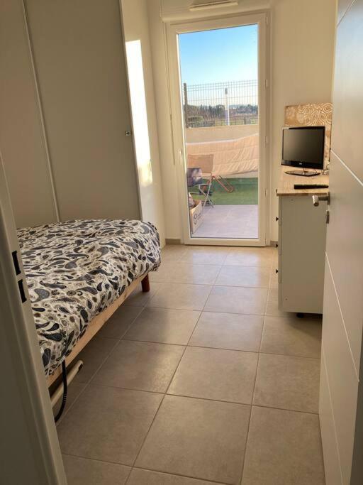 Appartement Rdc Avec Parking Prive La Fare-les-Oliviers Buitenkant foto